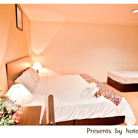Sayang Hotel Kulai Esterno foto