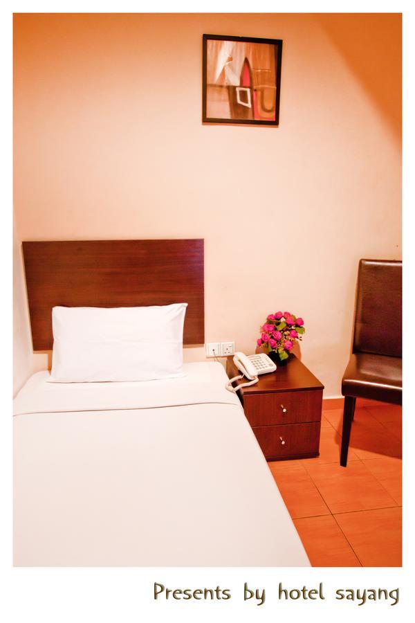 Sayang Hotel Kulai Esterno foto